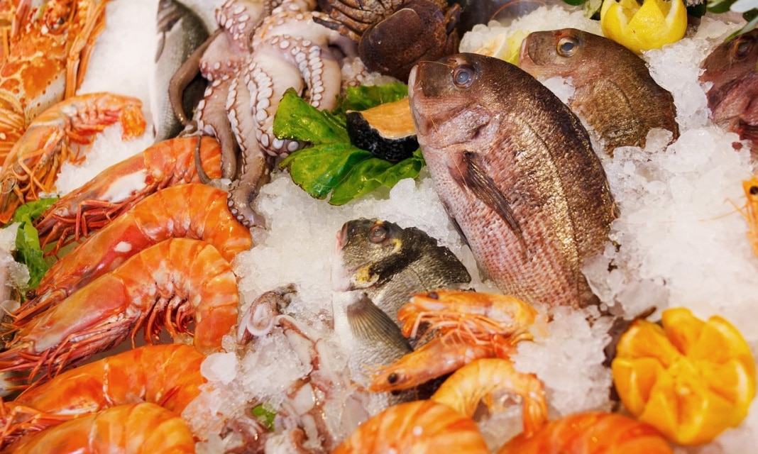 Ryba zapiekana z porem i marchewką